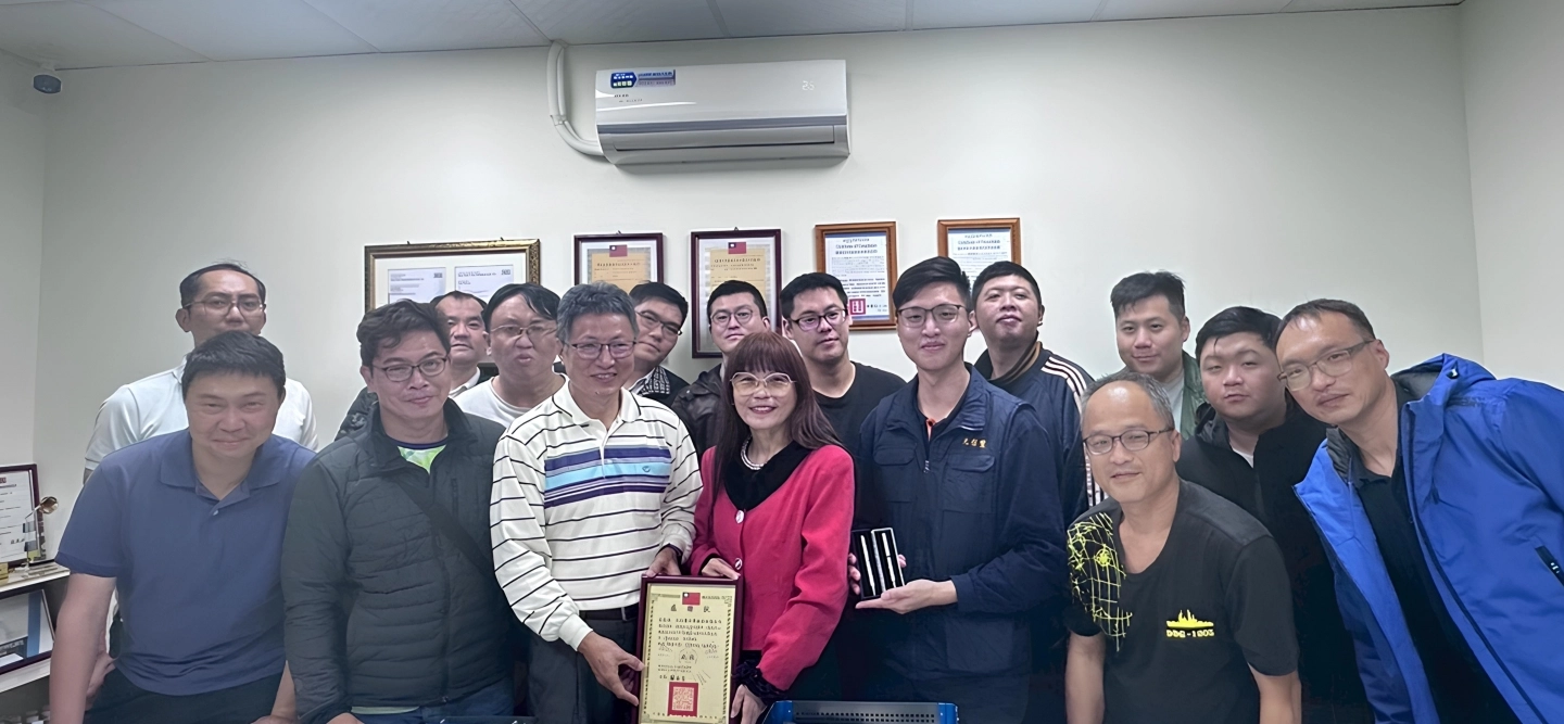 退輔會成員與元信豐合照